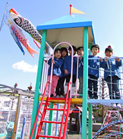 あけぼの保育園にこいのぼり